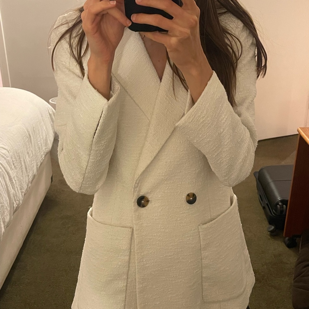 Chic White Double-Breasted Blazer